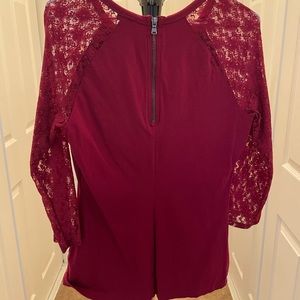 Express Lace 3/4 Sleeve Zip Back Shirt
